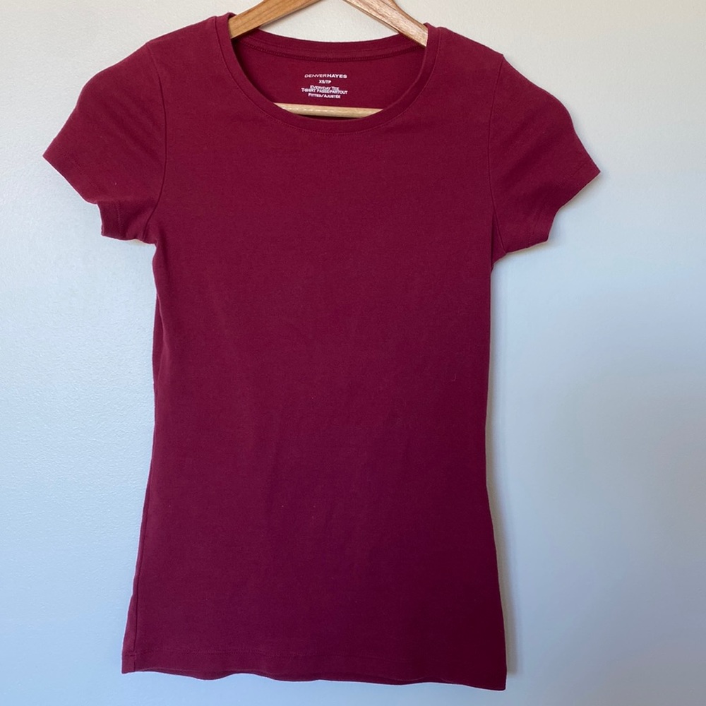 Denver Hayes burgundy t-shirt Sz XS